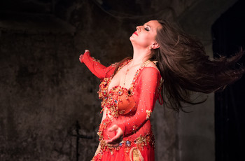 tak-ke-tok; pretok - glasbeno plesna predstava (Amel Tafsout in Silk Dance Company) <em>Foto: Saša Huzjak</em>